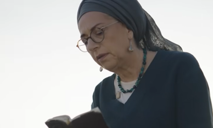 אור חוזר | מסע האמונה של דיצה אור, אמו אבינתן